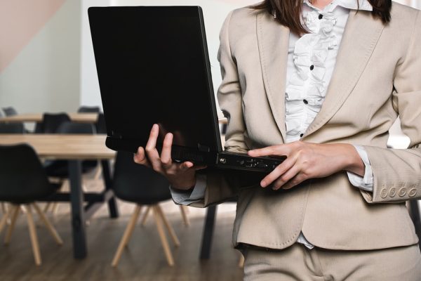 businesswoman-ge87f1254b_1280
